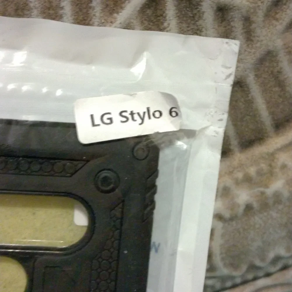 NWT Black Aymecl Case for LG Stylo 6. With Screen Protector.